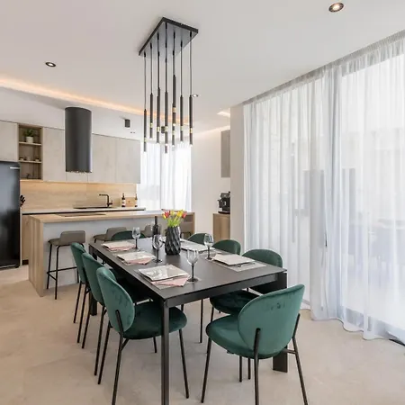 New ! Luxury - Roma 1 And 2 With Two Heated Pool Vila