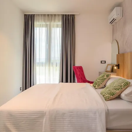 New ! Luxury - Roma 1 And 2 With Two Heated Pool Vila *