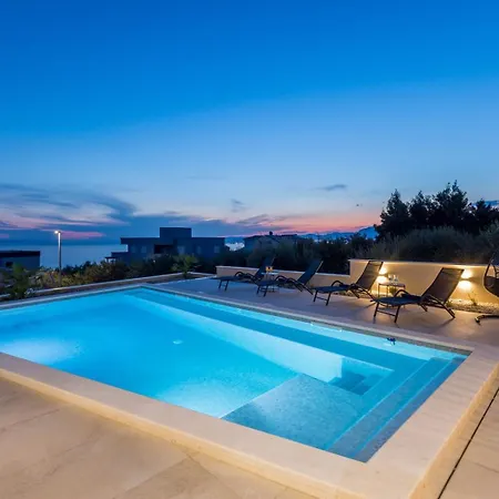 New ! Luxury - Roma 1 And 2 With Two Heated Pool Podstrana