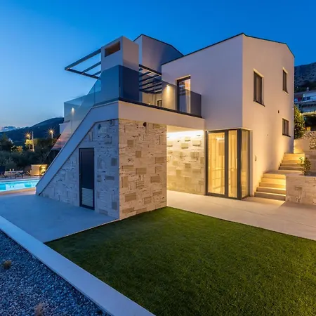 New ! Luxury - Roma 1 And 2 With Two Heated Pool Podstrana