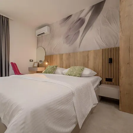 New ! Luxury - Roma 1 And 2 With Two Heated Pool * Podstrana