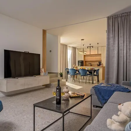 Vila New ! Luxury - Roma 1 And 2 With Two Heated Pool Podstrana